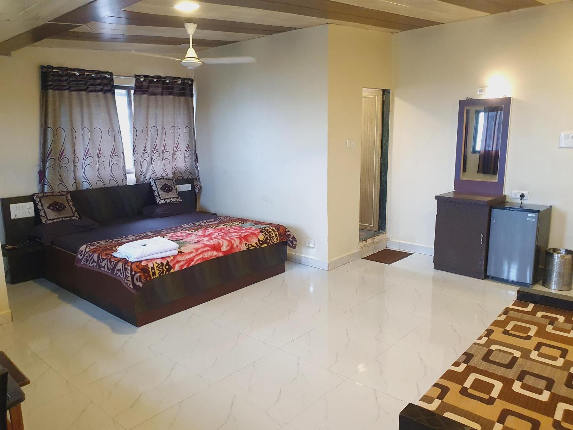 מלון מת'ראן Hiral Residency מראה חיצוני תמונה